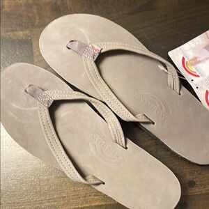 Rainbow narrow strap flip flops-color is grey